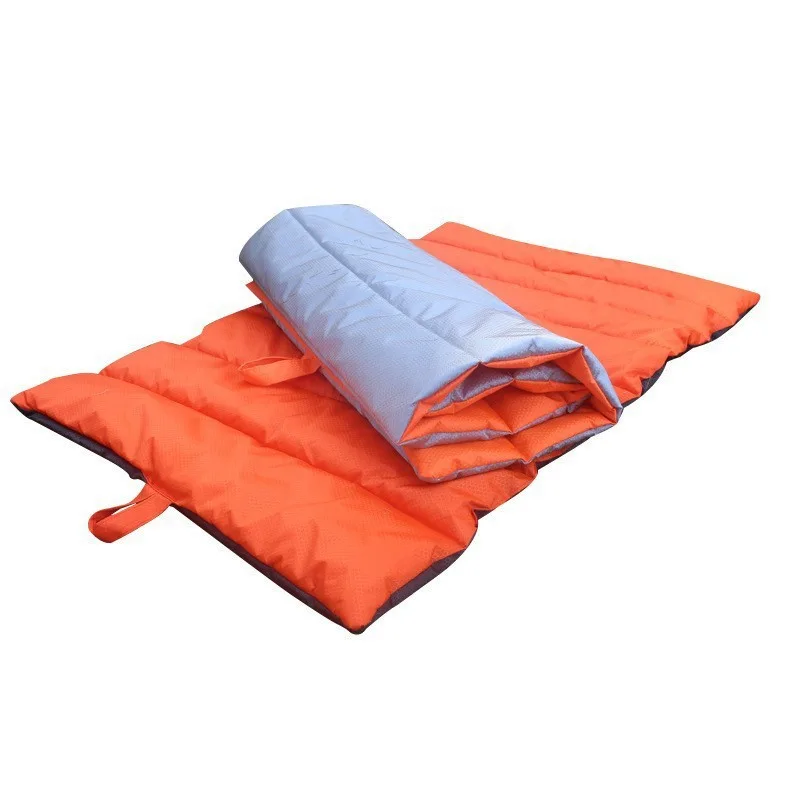 Waterproof Outdoor Dog Mat With Carry Bag Wear Resistant Quilted Pet Bed 105 X 70 Cm